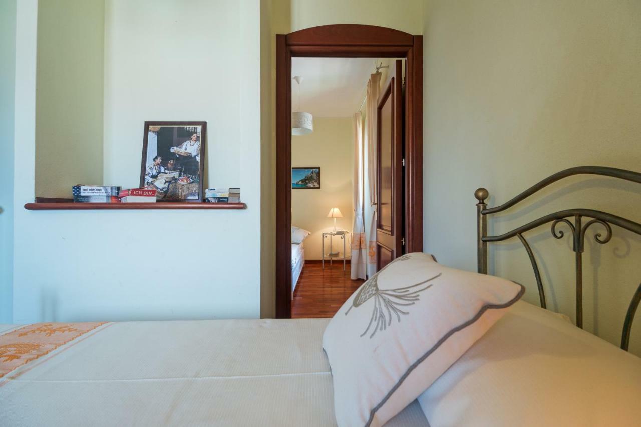 Villa Corrasi Oliena Luxury Exteriör bild