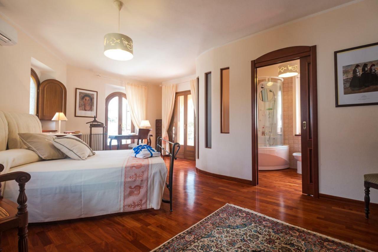 Villa Corrasi Oliena Luxury Exteriör bild