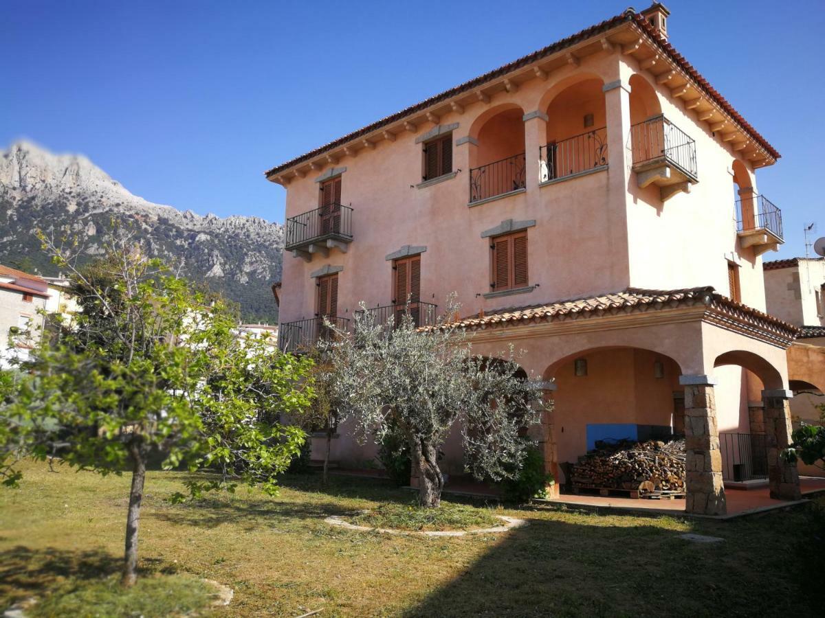 Villa Corrasi Oliena Luxury Exteriör bild